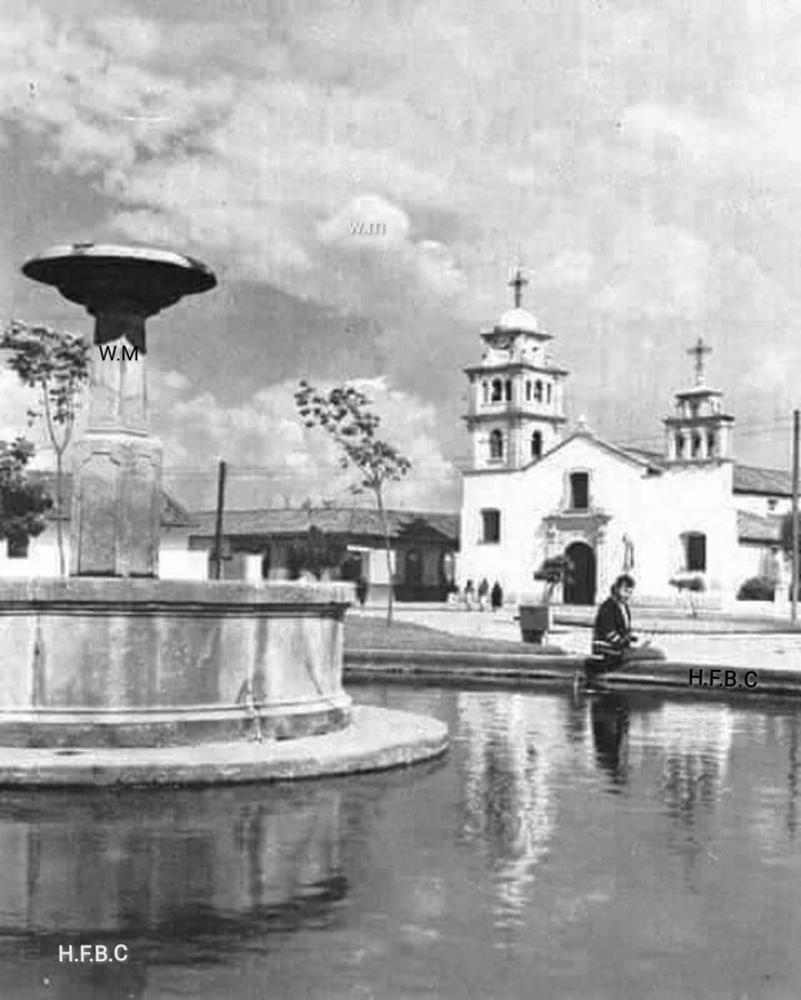 Parque de Fontibón y Parroquia Santiago Apóstol Parque de Fontibón y Parroquia Santiago Apóstol